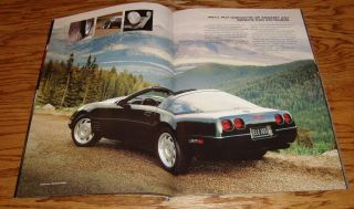 1993 Chevrolet Corvette Deluxe Sales Brochure w/Envelope 93 Chevy Vette 2