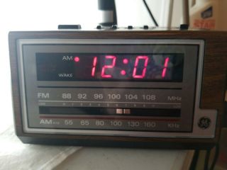 Vtg General Electric Alarm Clock Am/fm Radio Snooze Ge 7 - 4601a Wood Grain