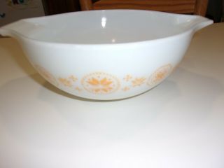 Vintage Pyrex Bowl 443 Town & Country Cinderella Nesting 2.  5 Qt Gold On White