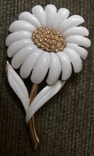 Vintage Monet Gold Tone & White Enamel Daisy Flower Brooch Pin Signed