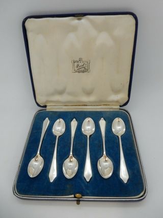 Boxed Set Of 6 Dog Nose Solid Silver Coffee Spoons.  Sheffield 1937.