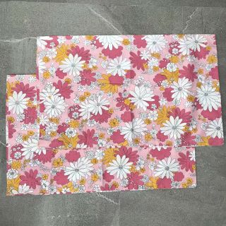 Pair Pink Daisy Floral Monticello Vintage 70s Hippie Standard Pillowcases Usa