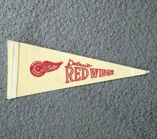 Vintage Nhl Detroit Red Wings Ice Hockey Mini Felt Pennant Flag Banner Spell Out