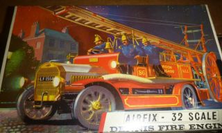 Airfix 572 Dennis Fire Engine Truck Model Car Mountain 1/32 Vintage Nib