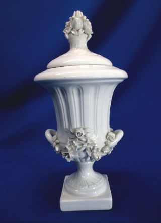 Mottahedeh White Porcelain Roses Encrusted Lidded Urn