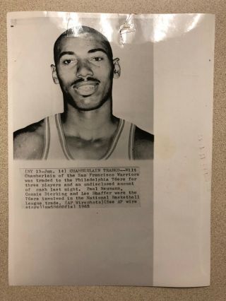 Jan 14 1965 Dated/stamped Wire Photo Wilt Chamberlain Traded To 76ers