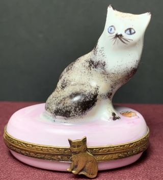 Limoges France Peint Main Cat Kitten Pink Pillow Porcelain Trinket Box Vintage