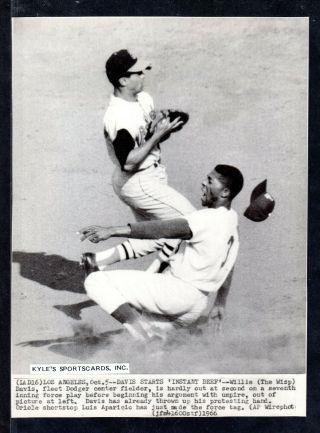 1966 Willie Davis Dodgers Unsigned 7 - 1/4 X 8 - 3/4 B&w Ap Wire Photo 9