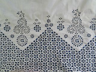 A 107 " (272cm) Uncut Flounce Of Victorian Hand Worked Broderie Anglaise - 22 "