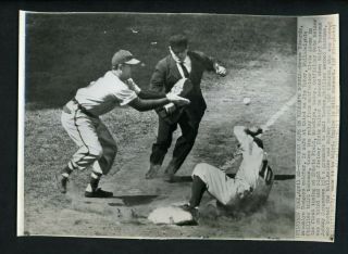 Jim Tabor Bruce Edwards 1947 Press Photo Brooklyn Dodgers Philadelphia Phillies