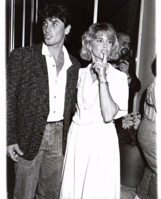 Olivia Newton John At Century Plaza Hotel - 1984 - Vintage Celebrity Photo