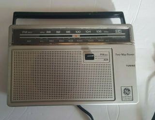 Vintage General Electric Ge 7 - 2660c Am/fm Portable Radio -