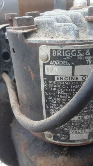 Antique Vintage Briggs & Stratton Model WMB Cast Iron Gasoline Engine. 2