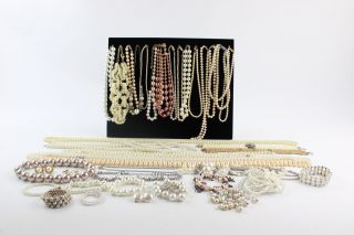 40 X Vintage & Retro Faux Pearl Jewellery Inc.  Necklaces,  Bracelets