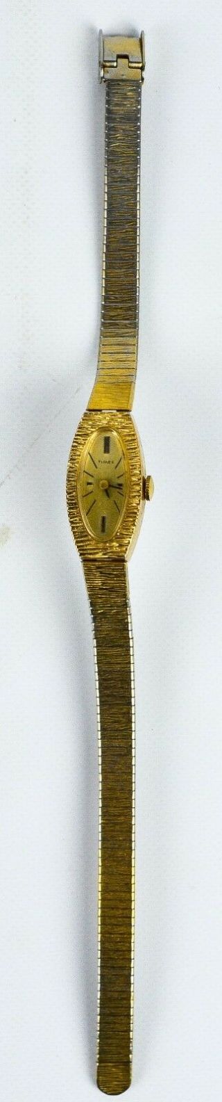 Timex Women ' s Watch Wristwatch Wind Up Gold Oval Very Old,  Vintage And Classy 3