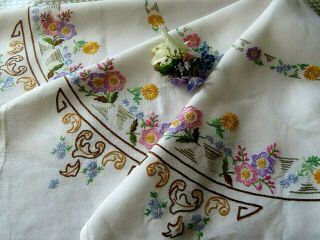 VINTAGE HAND EMBROIDERED TABLECLOTH - CIRCLES OF FLOWERS 2