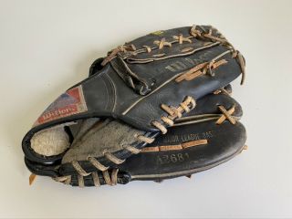 Wilson A2681 Vintage Major League Baseball Glove Rht Needs Cleaning,  Very