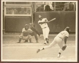 Undated Press Photo Steve Carlton Of The Phillies Pitches To Cleon Jones Of Mets
