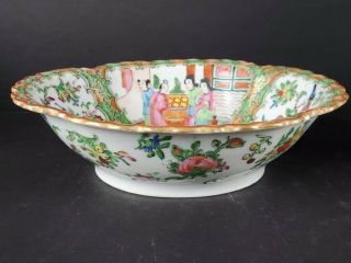 19th Century Chinese Export Rose Medallion 8 3/8 " Scalloped Edge Oval Bowl