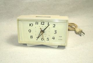 Vintage Ge General Electric Alarm Clock Lighted Dial Model 7270ka Made In Usa