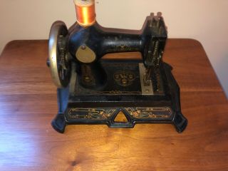 Vintage Muller No.  19 Child’s Toy Sewing Machine salesman sample 3