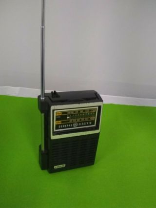 Ge General Electric Transistor Portable Radio Model 7 - 2506b Vintage 1970’s
