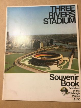 1970 Pittsburgh Pirates Baseball Three Rivers Stadium Souvenir Book 104 Pages