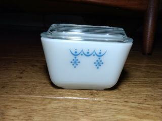 Vtg Pyrex Snowflake Blue Garland Refrigerator Dish 501 - B 1.  5 Cups Exc
