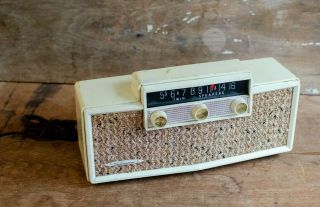 Vintage Silvertone Radio Antique Estate Model No.  9008 Twin Speakers