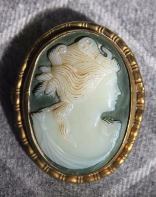 Antique Hand Carved Victorian Glass Cameo Yellow Gold Plated Brooch Pendant