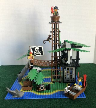 Vintage Lego Pirates - Set 6270 - Forbidden Island - 100 Complete