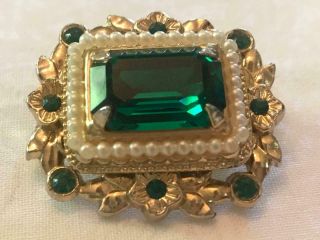 Vintage Coro Emerald Green Crystal Rhinestone Faux Pearls Brooch Pin Gold Tone