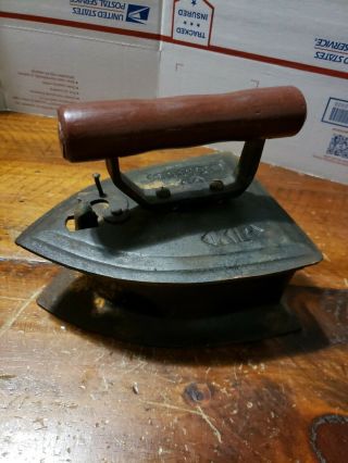 Antique Coal Fired Kic Iron,  Special 12 Has The Interior Grate Item