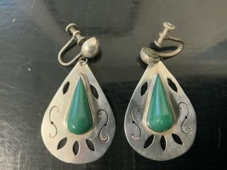 Vintage 1950’s Mexico Hecho Sterling Silver Drop Tear Green Stone Screw Back