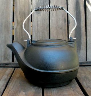 Antique Unbranded Cast Iron 5 Qt Tea Kettle Pot With Lid Coil Handle Humidifier