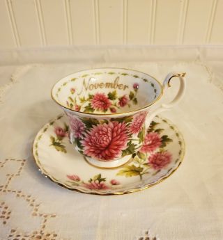 Vtg Royal Albert Tea Cup & Saucer November Flower Of The Month Chrysanthemum