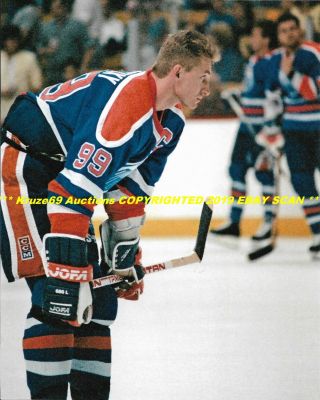 Wayne Gretzky Prior To Game 4 Of 1988 Stanley Cup Finals 8x10 Oilers Vs Bruins
