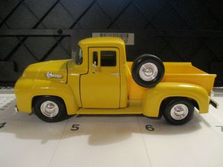 Motor Max American Classics 1955/56 Ford F - 100 Pickup 1:24 Scale Yellow