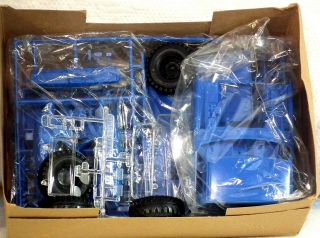 Unassembled in open box Monogram Ford F150 High Roller 2274 1/24 Scale - 3
