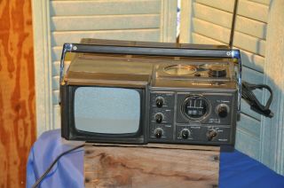 Vintage Sylvania Mini Combo Gte Television Radio 1979 Mq 9014gy