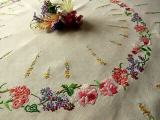 VINTAGE HAND EMBROIDERED TABLECLOTH - STUNNING CIRCLE OF PINK & LILAC FLOWERS 2