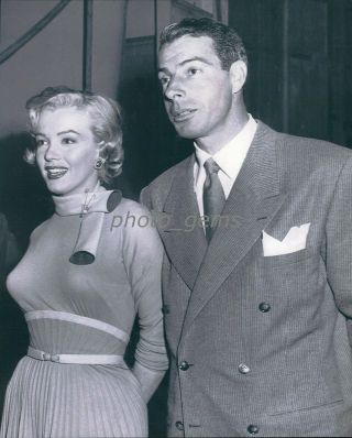 1955 The Happy Couple Joe Dimaggio And Marilyn Monroe 8x10 Archival Photo