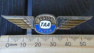 1 X Old Retro Taa Junior Flyers Collectable Badge.