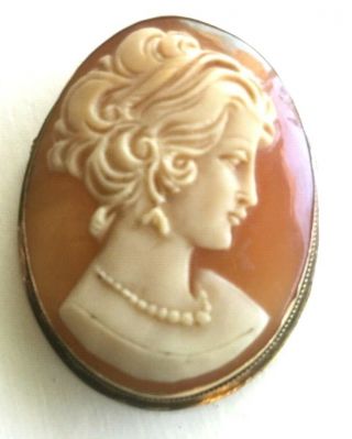 750 18k Solid Yellow Gold Cameo Hand Carved Antique Pendant Brooch.  -
