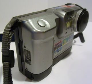 VINTAGE Sony Mavica MVC - FD83 0.  9MP Digital Camera - Silver (MVCFD83) 3