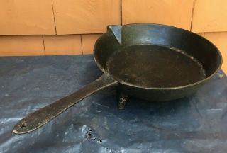 Antique 9 1/2” Cast Iron Skillet Frying Pan 3 Legs Footed Gate Mark Hearth Ware 2