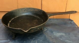 Antique 9 1/2” Cast Iron Skillet Frying Pan 3 Legs Footed Gate Mark Hearth Ware 3