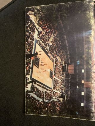 1976 - 77 York Knicks Basketball Media Guide - - - - Earl Monroe MSG Very Good Cond 2