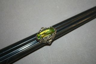 Vintage Ornate Silver Tone And Peridot Green Glass Stone Cocktail Ring Sz 6 1/4