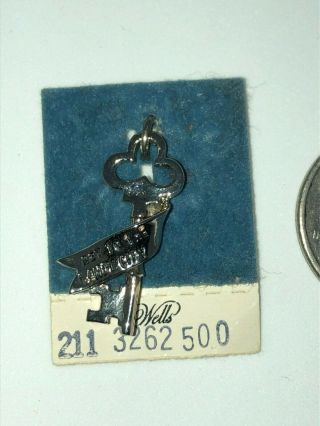 OLD STOCK (NOS) Vintage WELLS STERLING Charm,  Chicago KEY TO THE WINDY CITY 3